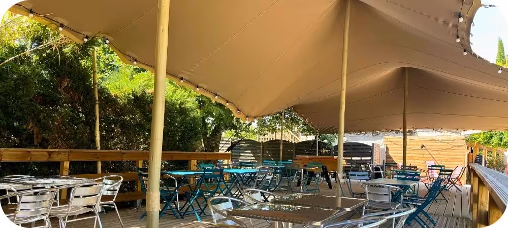 Terrasse couverte du Ludo Camping à Lussas